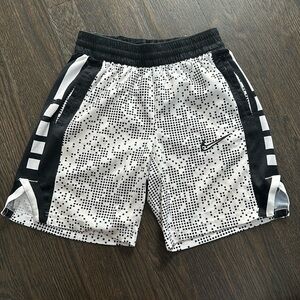 Nike dri fit standard boys shorts, medium